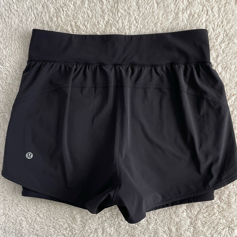 lululemon athletica Black Women's Athletic Shorts Squad Goals Size 6 Layered - Picture 2 of 12